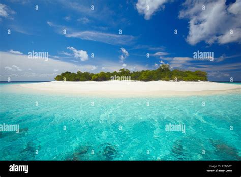 île inhabitée Banque de photographies et dimages à haute résolution