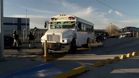 Unidad De Transporte Provoca Accidente En Av Tecnol Gico