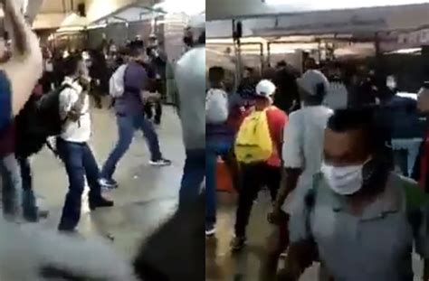 A Empujones Insultos Y Golpes Se Arma Pelea Campal En Metro De La CDMX