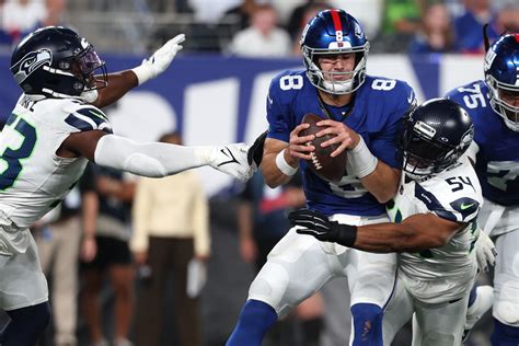 Brian Daboll Fed Up With Daniel Jones On Giants Sideline Tosses Tablet