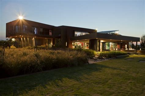 Luxury Modern Mansion in Pretoria South Africa by Architect Nico van ...