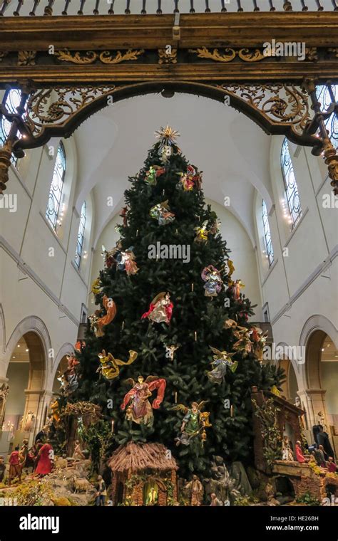 Christmas Tree In The Medieval Sculpture Hall The Metropolitan Museum