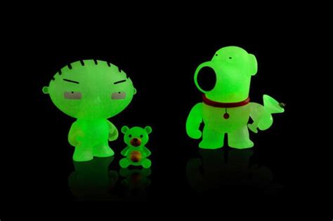 Family Guy x Kidrobot Mini Brian & Stewie Glow-in-the-Dark SDCC Edition ...