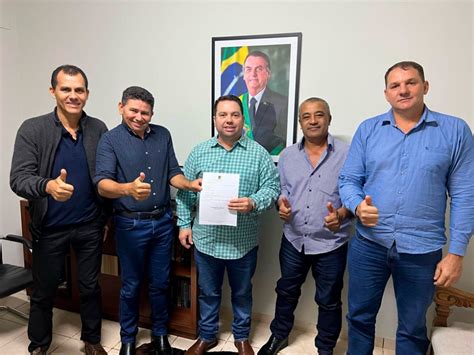 Novo Horizonte Do Sul Prefeito Guga Se Re Ne Deputado Rodolfo