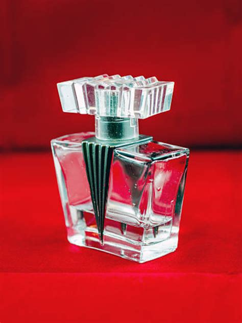 How To Wear Baccarat Rouge 540 Tips And Tricks Hisandhergreenhouse