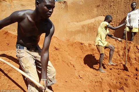 Slave labour behind 'blood diamonds' jewellery dug from African mines ...