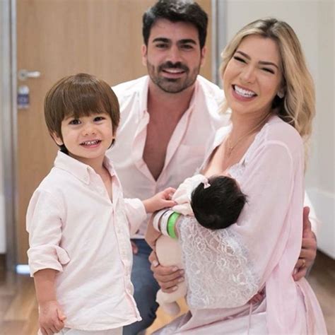 Ex BBB Adriana Sant Anna Mostra Pela Primeira Vez Foto De Sua Filha Linda