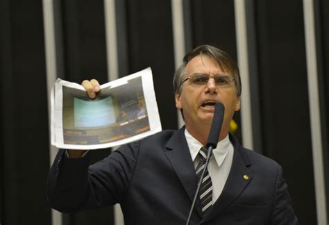 Bolsonaro defende permanência do deputado Marco Feliciano na