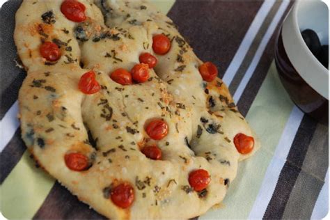 Recette De Fougasse Sauge Tomates Cerises Et Olives Noires