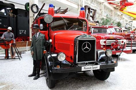 Mercedes Benz Feuerwehren Tanklösch und Löschfahrzeug Oltimer