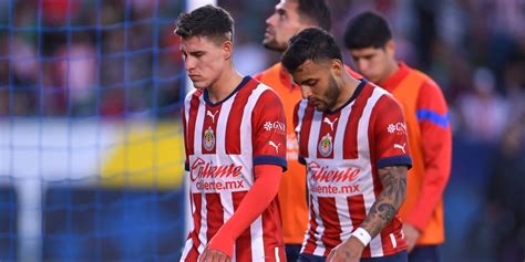 Chivas separa a Alexis Vega Chicote Calderón y Raúl Martínez por