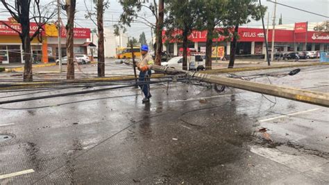 Viento Y Lluvia Derriba Postes De Luz Y Deja Sin Electricidad Varios