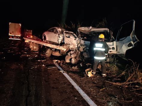 Caminhoneiro é Resgatado Após Ficar Preso às Ferragens Em Acidente Na