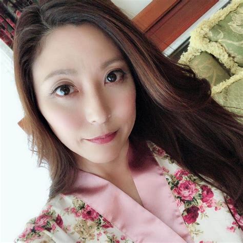 白木優子さんのインスタグラム写真 白木優子instagram「ただいま〜！ 今日のグラビア撮影のオフショットです。 また発売日決まっ