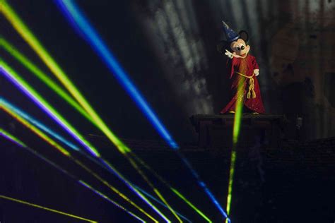 Fantasmic at Disneyland: The Complete Guide