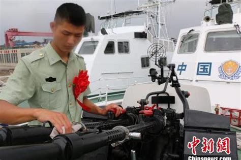 浙江海警新兵接过老兵的枪 老兵留下难忘青春烙印