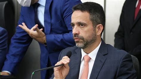 Governador aliado do PT é afastado e investigado por corrupção