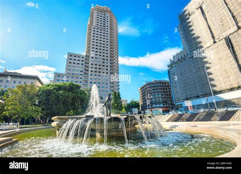 Cityscape with fountain of Water’s Birth on Plaza de Espana. Madrid ...