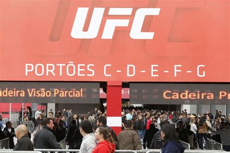 Polícia prende oito cambistas vendendo ingressos a R 500 no UFC da Arena