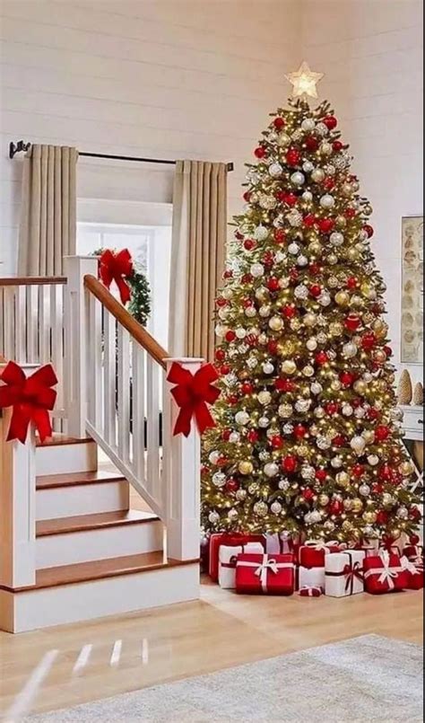 Pin By Jen Hartnett On Christmas Staircases Christmas Stairs