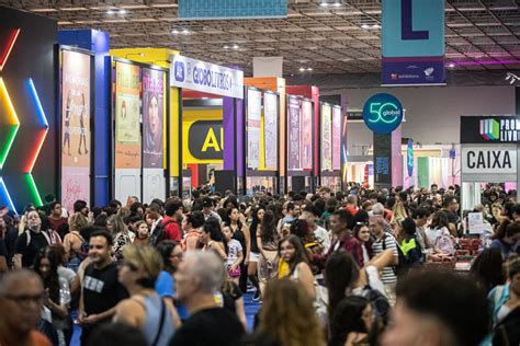 Bienal do Livro do Rio Fãs de Taylor Swift alavancam vendas de livros