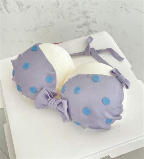 Đốt nóng bữa tiệc với 99 mẫu bánh sinh nhật bikini cực cháy