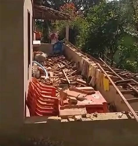 Poste Cai E Atinge Varanda De Casa Na Ilha Grande Em Angra Dos Reis