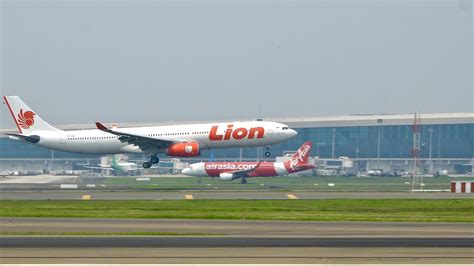 Plane Spotting Pesawat Terbang Lion Air Terbesar Flynas Landing Dan