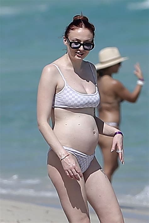 Sophie Turner Disfrutó De La Playa En Miami Ryan Reynolds Y Blake Lively Dieron Un Romántico