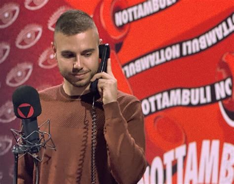 Andrea Piscina chi è il conduttore di Rtl 102 5 arrestato per