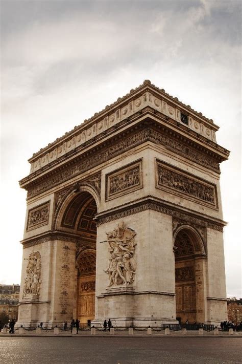 Arc de triomphe embrassez tout Paris du haut du monument emblématique