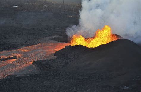 Vulkanausbruch Auf Hawaii Lava Des Kilauea Verschluckt Komplette