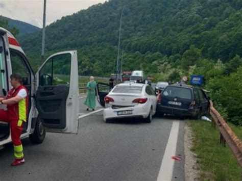 Te Ak Udes Kod Zenice Jedna Osoba Povrije Ena U Sudaru Dva Automobila