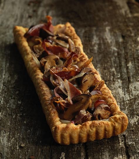 Recette de tarte fine aux cèpes Magda figues et jambon Serrano