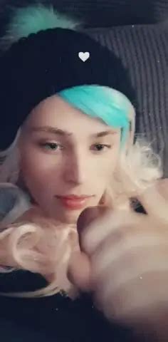 So Hot Who Is She Scrolller