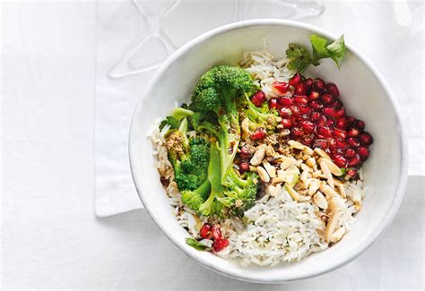 Reis Bowl Mit Brokkoli Und Granatapfelkernen Frisch Gekocht