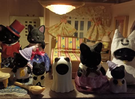 midnight cat family 🖤 : r/sylvanianfamilies