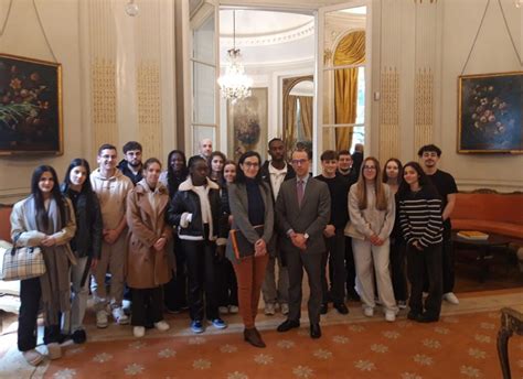 Alunos De Portugu S De Clermont Ferrand Visitaram Paris Lusojornal