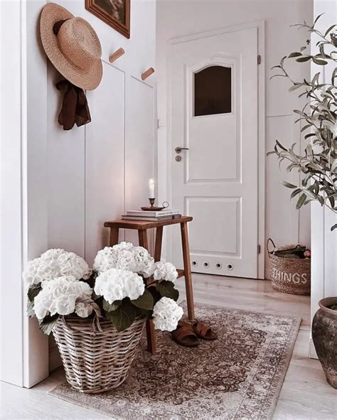 30 Entryway Wall Ideas For Your Amazing Entrance