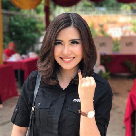 Hot Sexy Zilvia Iskandar Bikini Pics