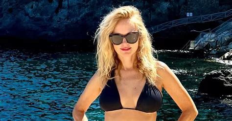 Heather Graham Showcases Curves In A String Bikini As She Poses