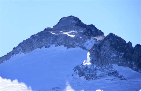 Aneto, Pyrenees, Guided Climbing adventure. Mountaineering trip. AEGM ...