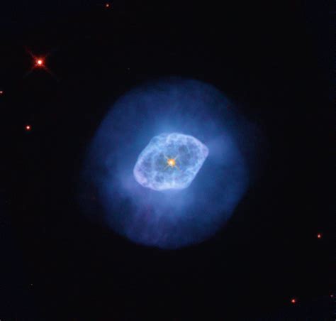 Hubble Space Telescope’s View of Planetary Nebula Reveals Complex Structure