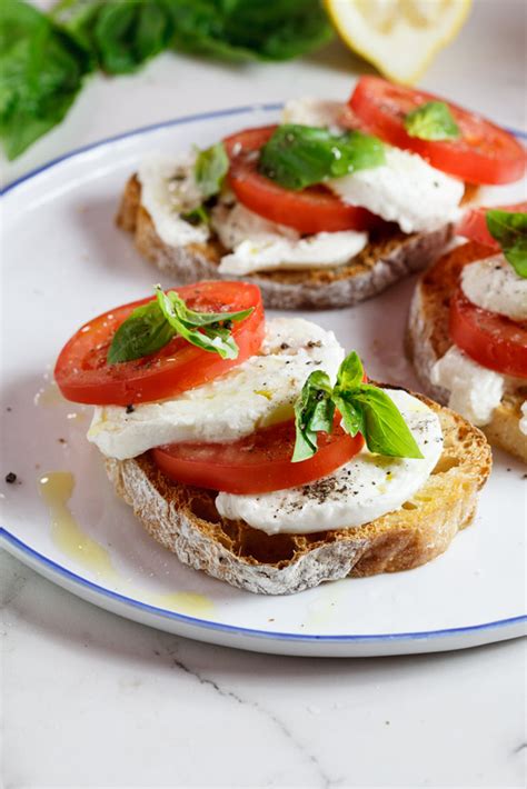 Simple Mozzarella Bruschetta Caprese Bruschetta Artofit