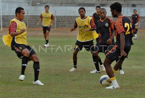 Latihan Sriwijaya Fc Antara Foto