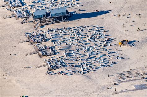 Sankt Peter Ording Aus Der Vogelperspektive Strandkorb Reihen Am Sand