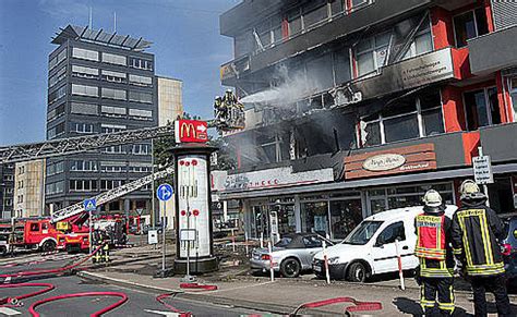 Bielefeld Großbrand Menschen aus brennendem Wohnhaus gerettet