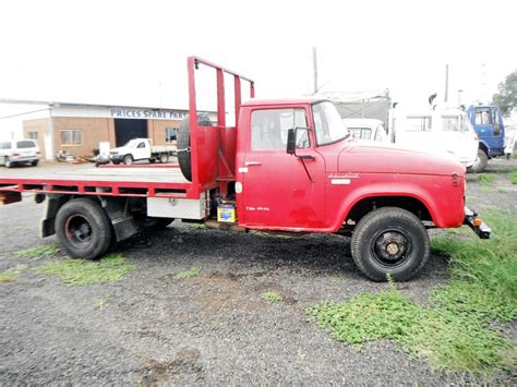 International C1300 Truck Truck Tractor Parts Wrecking