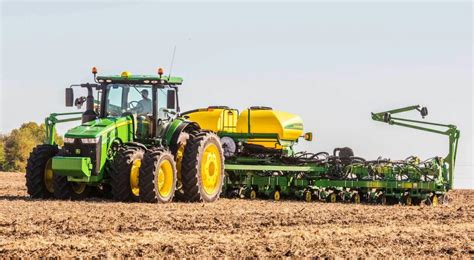 How The John Deere 1745 Planter Enables Maximum Productivity