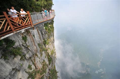 航拍张家界玻璃栈道 绝壁凌空令人头晕目眩 ＊ 阿波罗新闻网